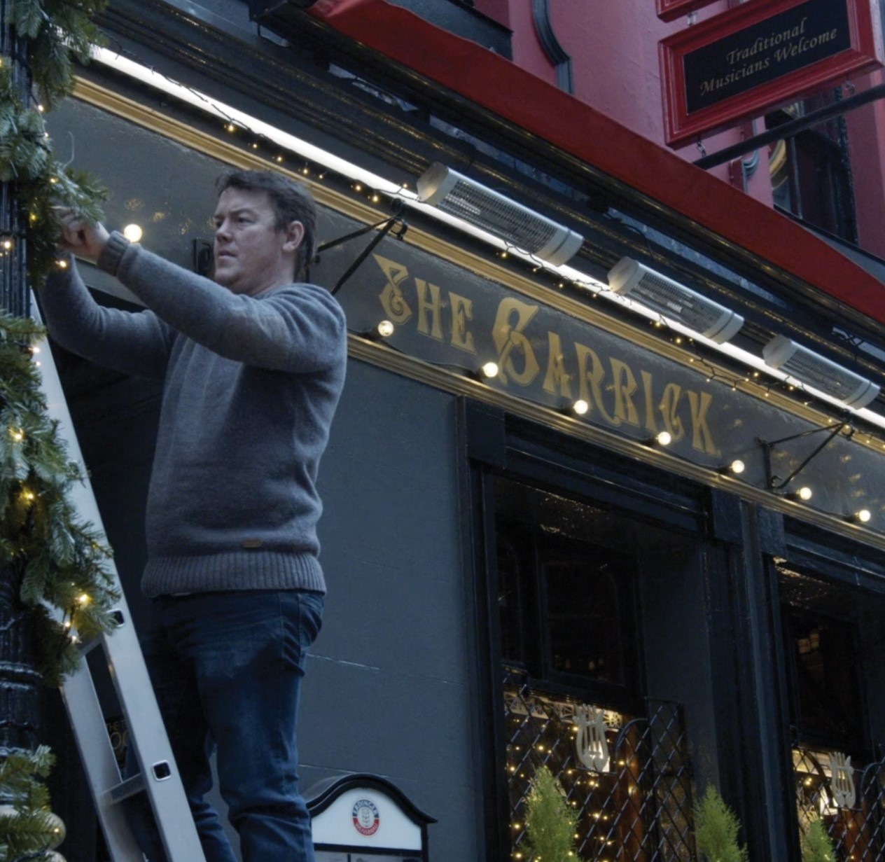 KEEPTHELIGHTSON - PUBS TURNING ON CHRISTMAS LIGHTS TO HIGHLIGHT READINESS FOR SAFE REOPENING